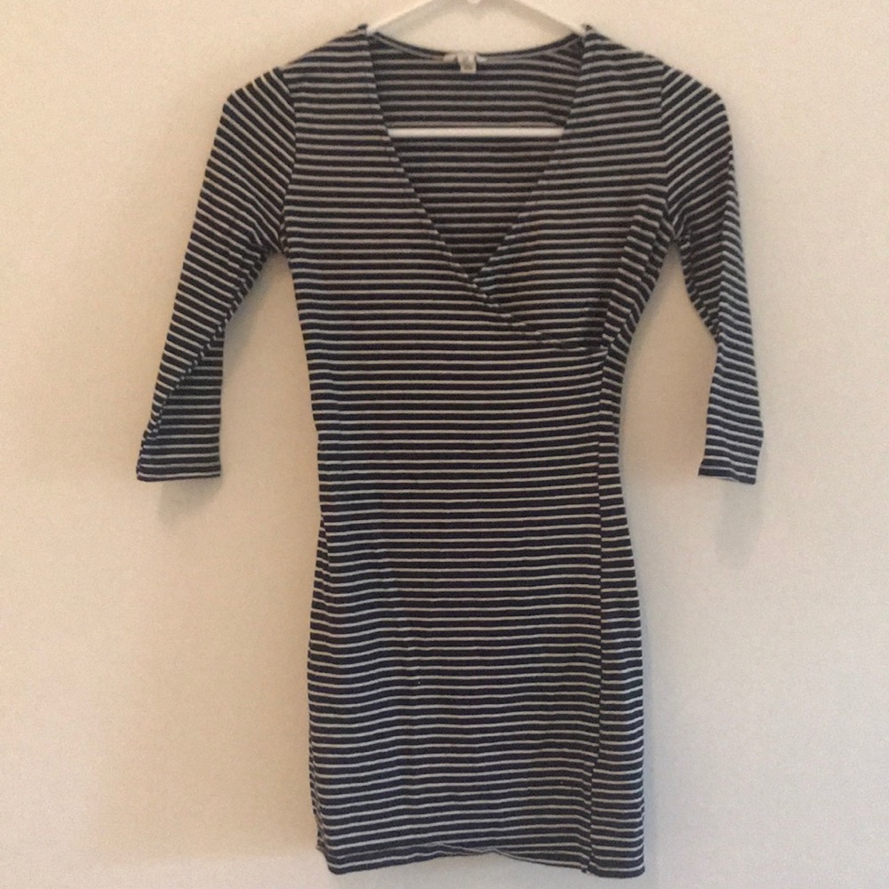 Quart-sleeved striped mini dress